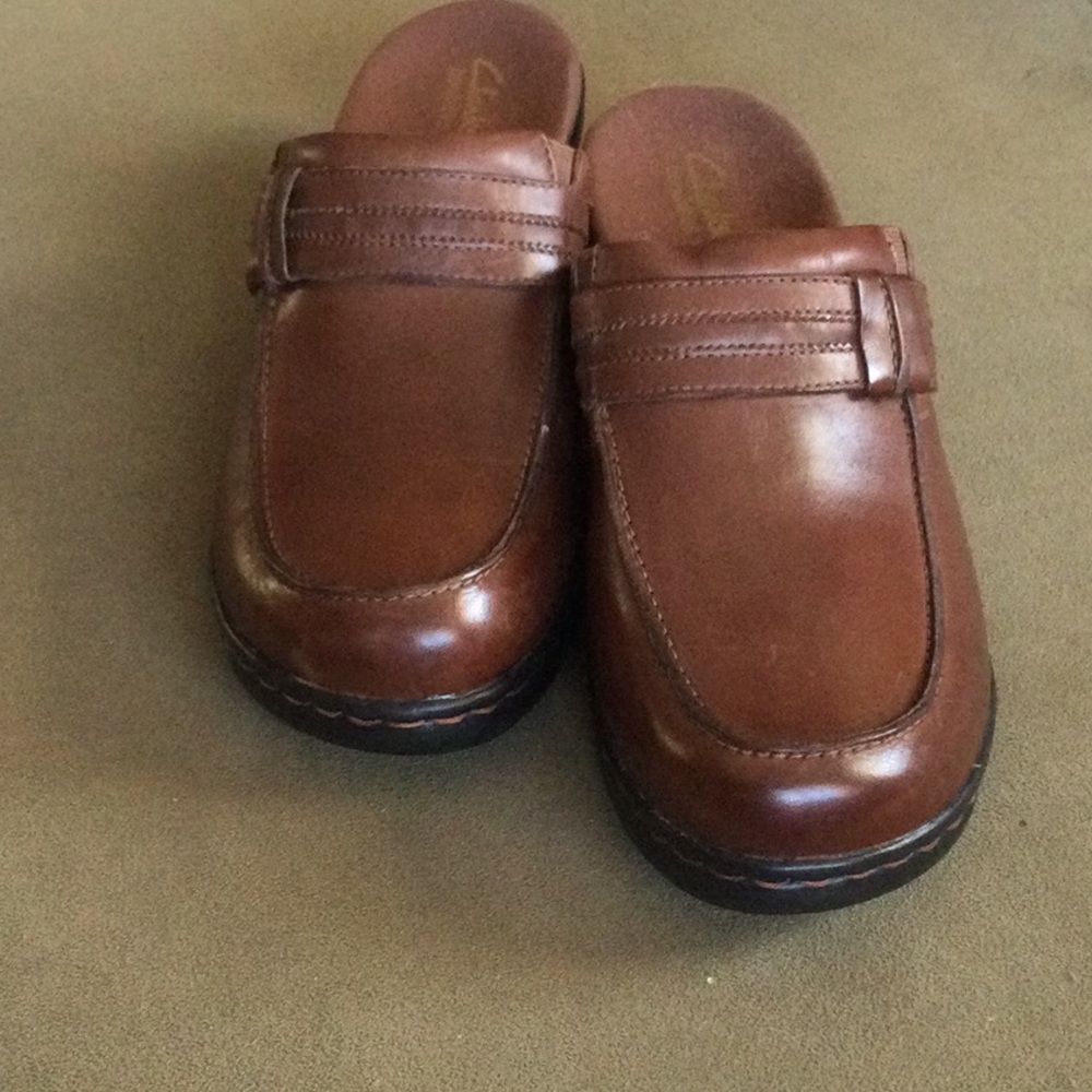 Clarks Clogs